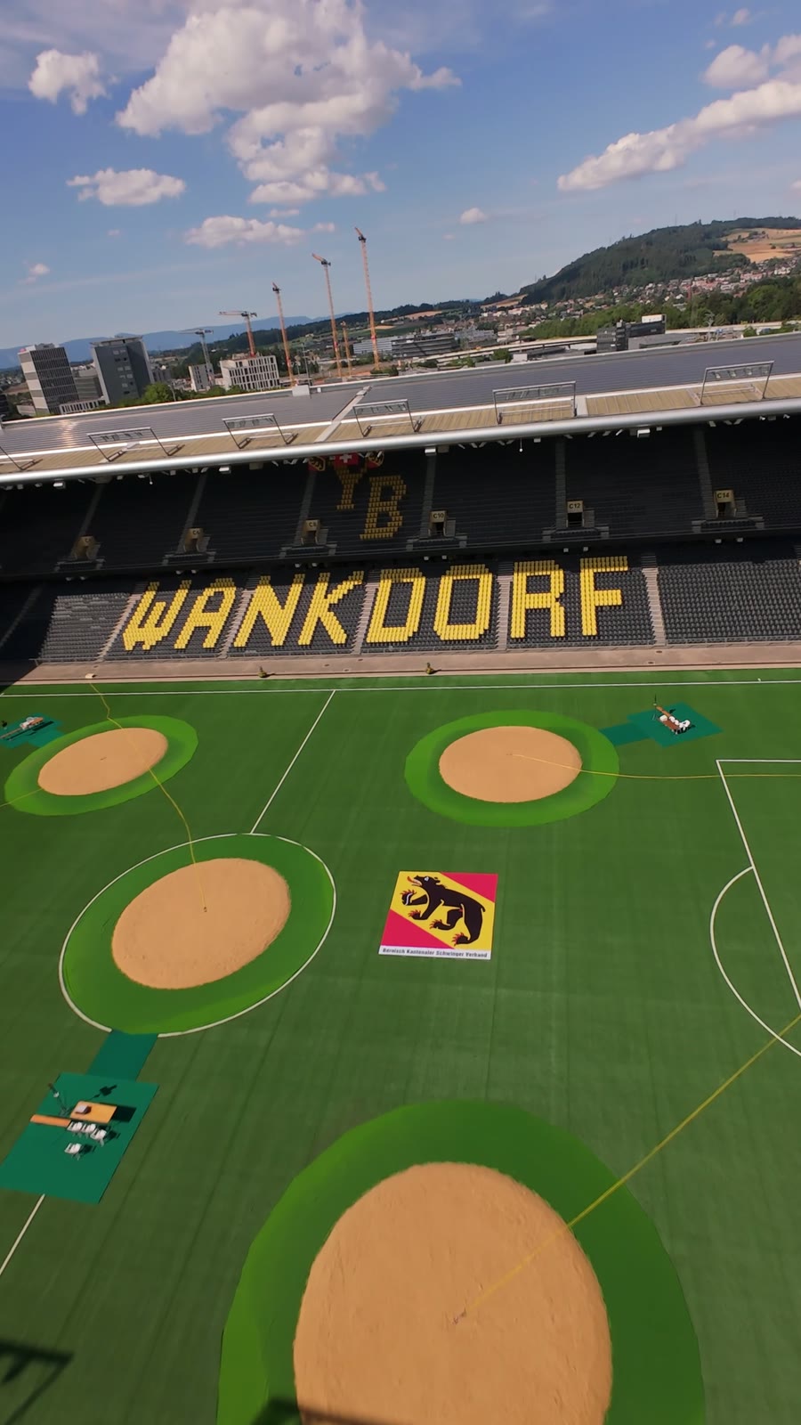 FPV-Drohnenflug durch das Wankdorf-Stadion vor dem Schwingfest